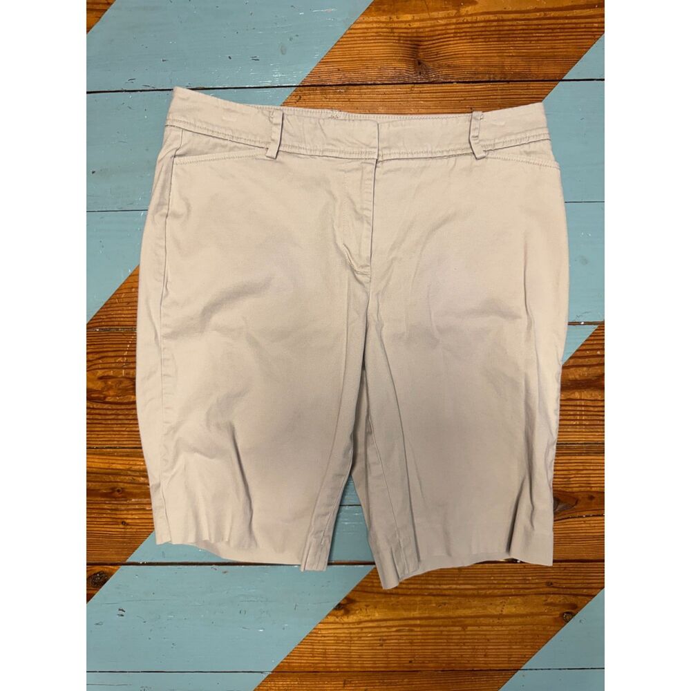 Talbots Perfect Short Women’s Size 6 Beige Khaki Bermuda Walking Shorts - Picture 2 of 6